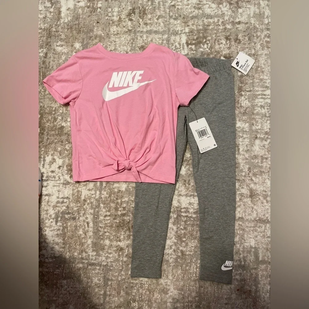 Nike Pink Twist Front Tee and Gray Leggings Matching Set Size 6/7 -NWT